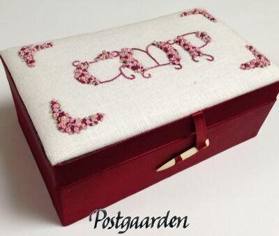 Satinbeklædt smykkeskrin til montering