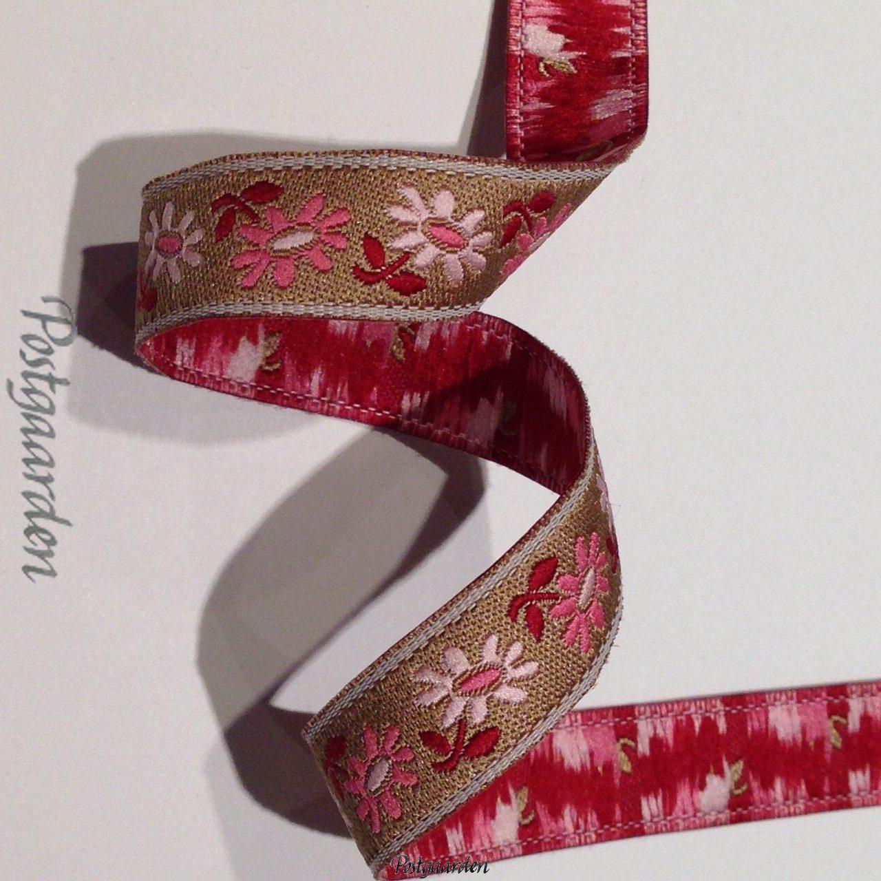 Lysbrun bånd med blomster