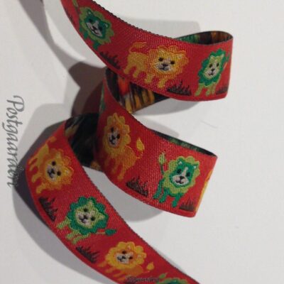 Rødt bånd med løver