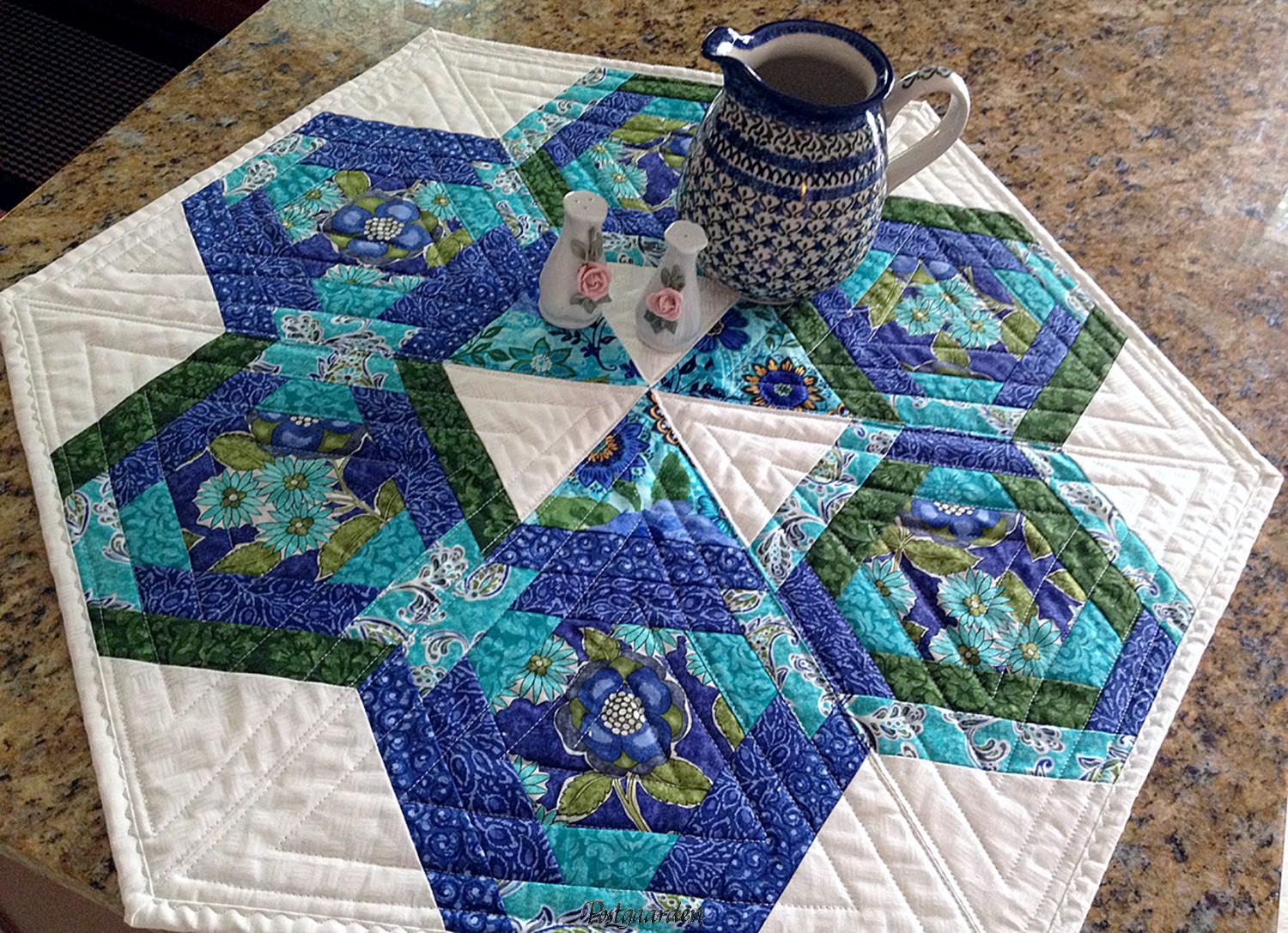 CLPDKR008 Hexagons in Paradise Table Topper mønster