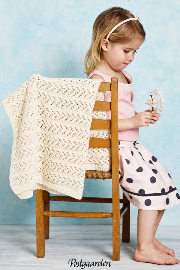 893427 Tæppe m/hulmønster i Esther by Permin