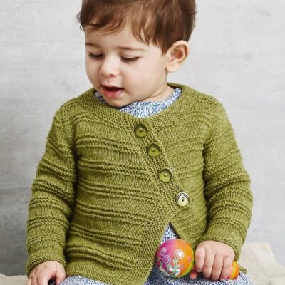 893421 Trøje med skrå lukning og retriller i Esther by Permin