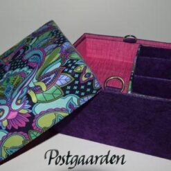 Stor 4-kantet æske med indsats