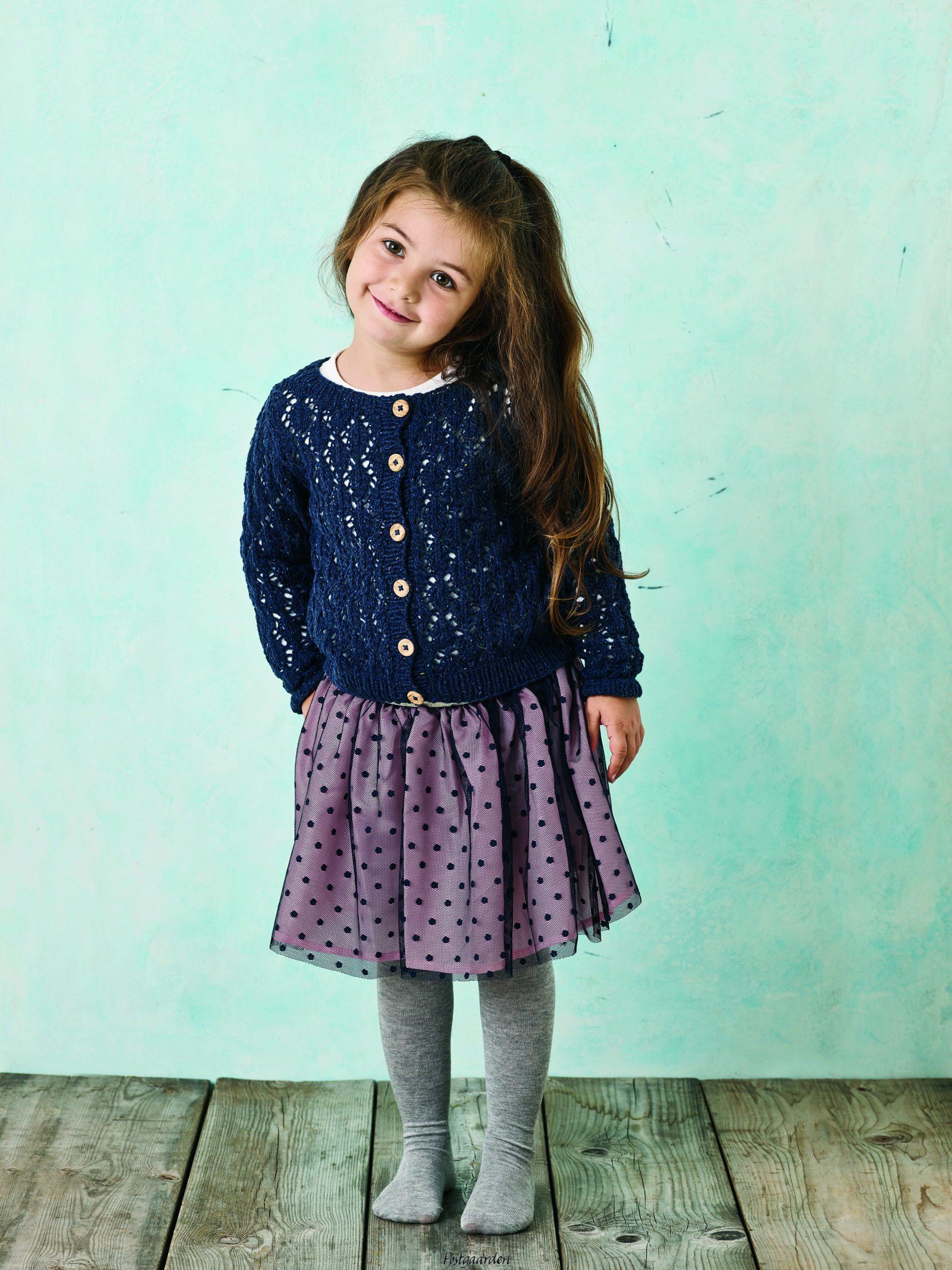 899008 Cardigan i bladmønster Luna by permin