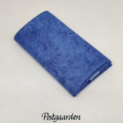 Flot mellemblå meleret patchworkstof størrelse 50 x 55 cm - postgaarden.com