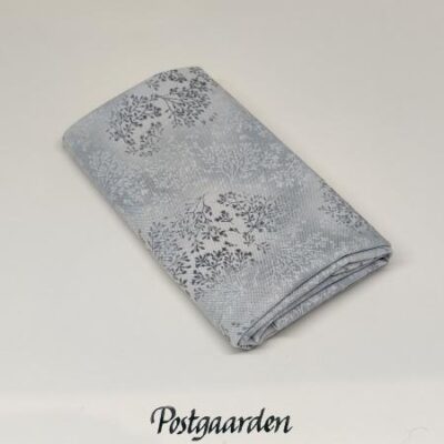 FQ7150 Gråblå med grene patchworkstof - postgaarden.com