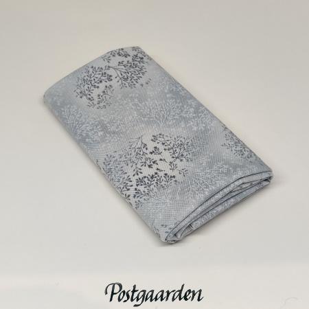 FQ7150 Gråblå med grene patchworkstof - postgaarden.com