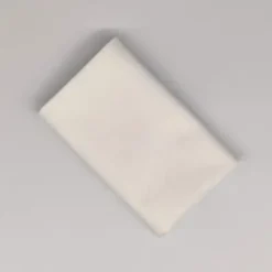 Råhvid med prikker patchworkstof - FQ7198