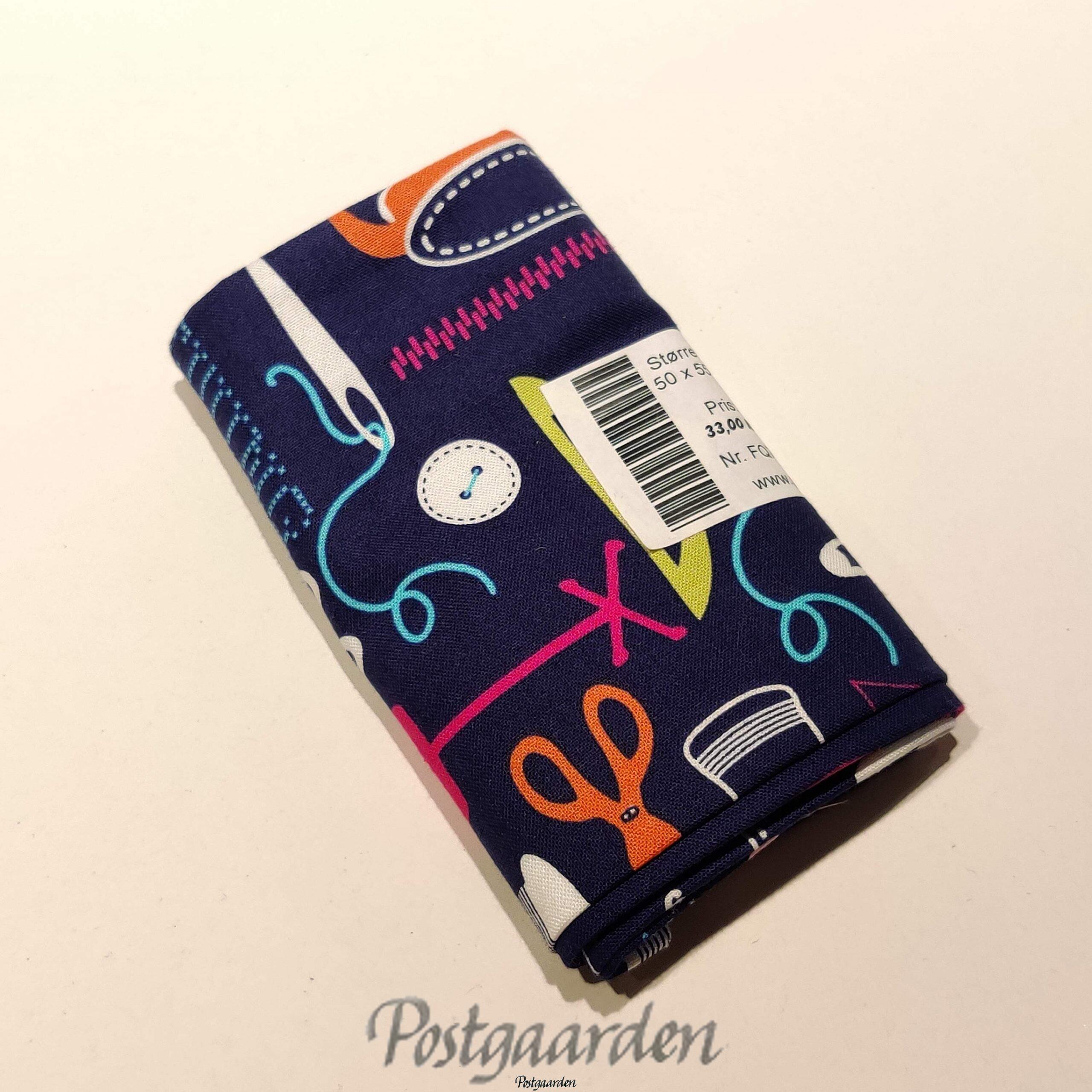 FQ7292 Blå patchworkstof med sygrej fat quarter