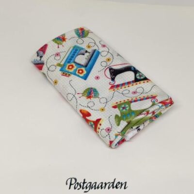 FQ7374 Beige med symaskiner patchworkstof fat quarter - postgaarden.com