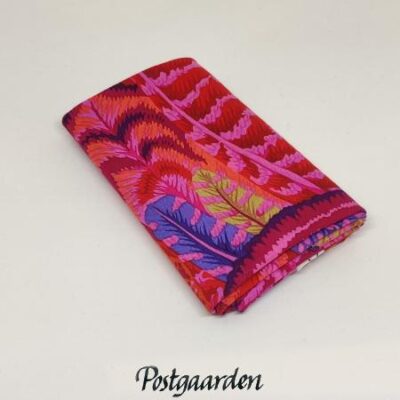 FQ7724 Rød fjer phillip jacobs fat-quarter patchworkstof - postgaarden.com