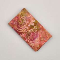 FQ6619 pink gylden med snirkler bali batik patchworkstof - postgaarden.com