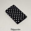 FQ6858 Sort med hvide prikker patchworkstof. Størrelse: 50 x 55 cm - postgården - postgaarden.com