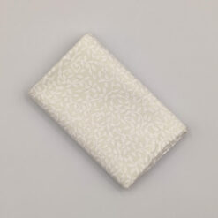 FQ7561 Hvid med grene patchworkstof - postgaarden.com