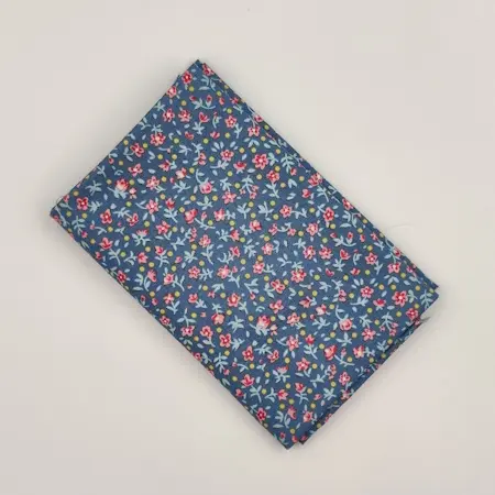 FQ8110 Mae Blue Village Blue Tilda patchworkstof