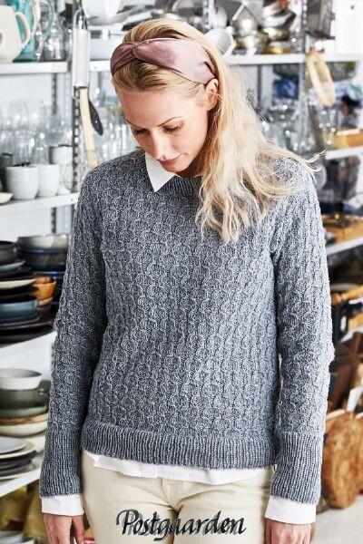 889030 Bluse med snoningsmønster - Luna - strikkeopskrift