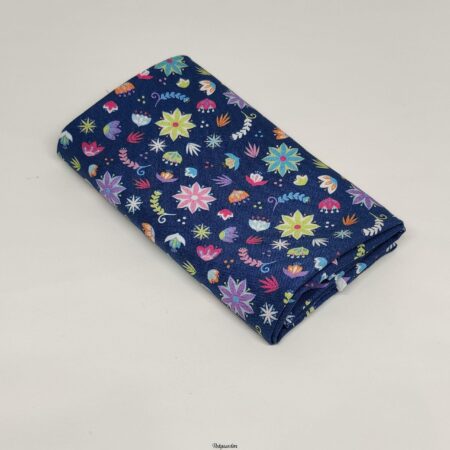 FQ7589 Blå med små blomster patchworkstof fat-quarter - postgaarden.com