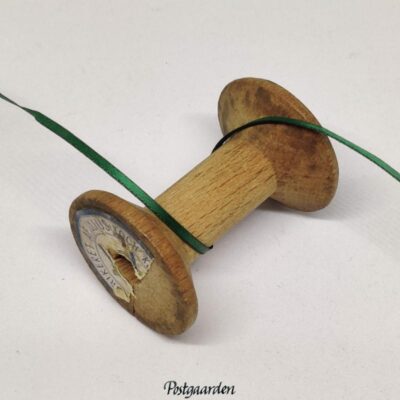 Mørkgrøn 1,5mm satinbånd