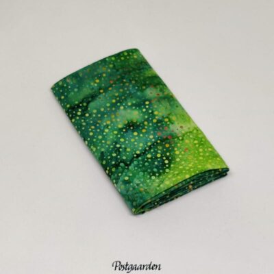 FQ7599 Grøn med prikker Bali Batik patchworkstof