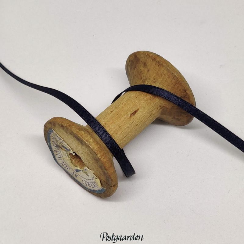 Mørkblå satinbånd 3mm