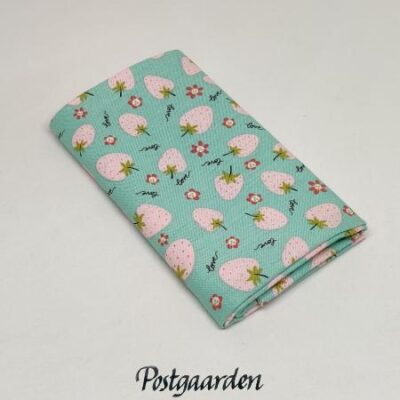 FQ7657 Lys tyrkis med jordbær patchwork stof