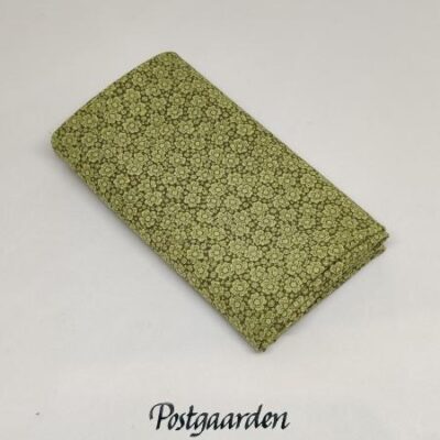FQ7680 Grøn med små blomster patchworkstof - paostgaarden.com