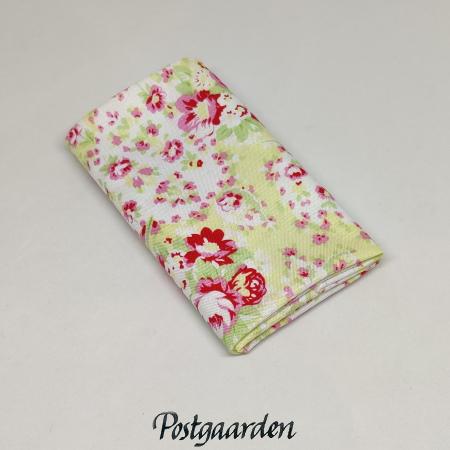Gul med blomster fat quarter patchworkstof
