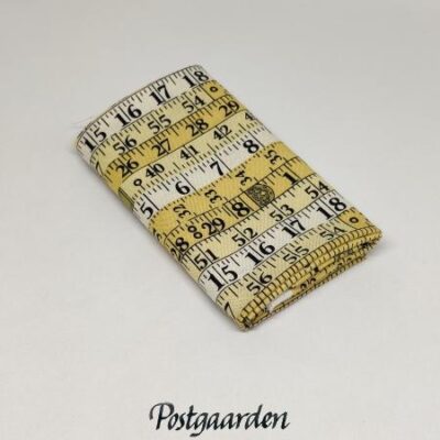 7708 Lysgul med målebånd patchworkstof - postgaarden.com
