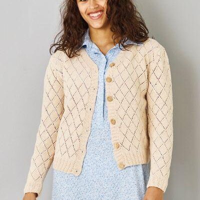 cardigan med rombehulmønster esther by permin strikkemønster - postgaarden.com