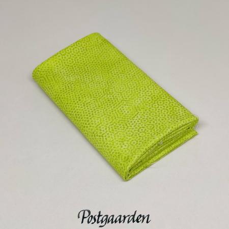FQ7703 Vårgrøn med prikker patchworkstof - postgaarden.com