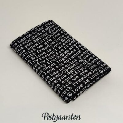 FQ7723 Sort med hvid skrift patchworkstof fat-quarter - postgaarden.com
