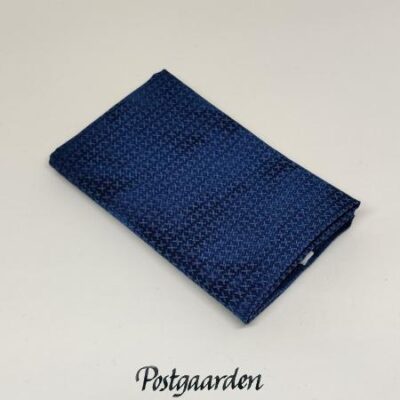 FQ7729 blå med korssting syting fat-quarter patchworkstof - postgaarden.com