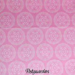 7746 lyserød med geometrisk mønster patchworkstof - postgaarden.com