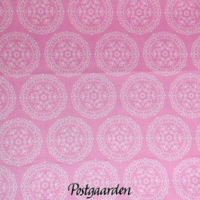 7746 lyserød med geometrisk mønster patchworkstof - postgaarden.com