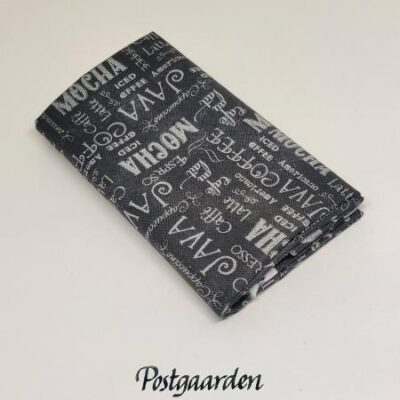 997552 sort med kaffe ord patchworkstof - postgaarden.com