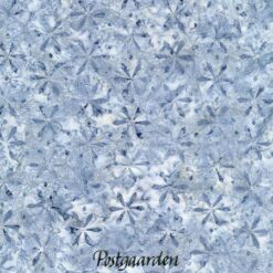 7893 Lysblå med mønster bali batik patchworkstof - postgaarden.com