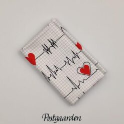 FQ7888 EKG med hjerter patchworkstof - postgaarden.com