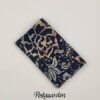 FQ7889 Sort med gylden blomst bali batik patchworkstof - postgaarden.com
