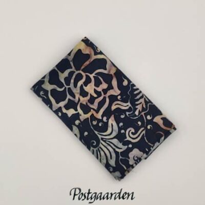 FQ7889 Sort med gylden blomst bali batik patchworkstof - postgaarden.com