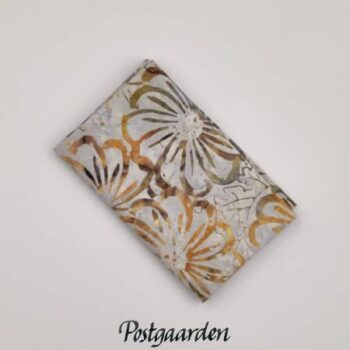 FQ7892 Grå beige med blomster bali batik patchworkstof - postgaarden.com