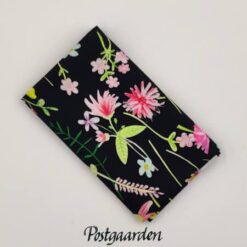 FQ7901 sort med store blomster patchworkstof - postgaarden.com