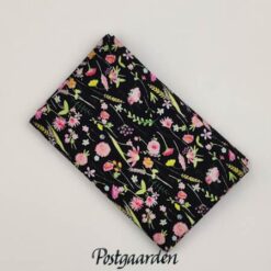 FQ7902 sort med små blomster patchworkstof - postgaarden.com