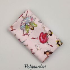 FQ7905 lyserød med ballerinaer patchworkstof - postgaarden.com