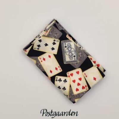 FQ7913 sort med spillekort patchworkstof - postgaarden.com