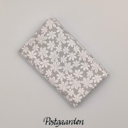 FQ7917 lysgrå med hvide blade patchworkstof - postgaarden.com