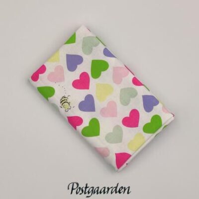 FQ7929 hvid med hjerter patchworkstof - postgaarden.com