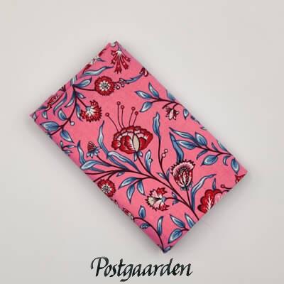 FQ7969 Lyserød med blomst patchworkstof - postgaarden.com
