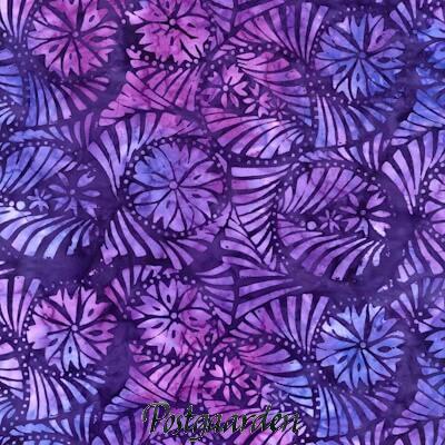 Lilla patchworkstof i Bali batik med blomstermønster – varenummer 7985