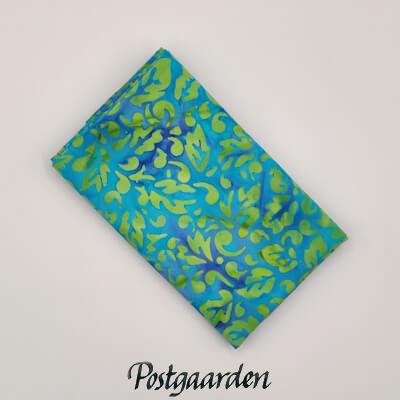 Blå Turkis patchworkstof i Bali batik med blade – varenummer FQ7987
