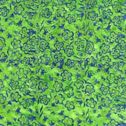 Vårgrøn patchworkstof med blå blomst bali batik - Varenummer 7990